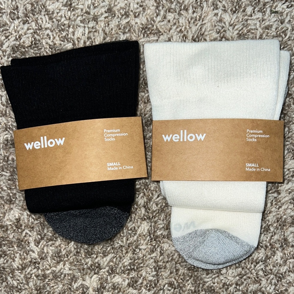 Wellow Premium Compression Socks Sz SMALL Black and White (Set of 2)